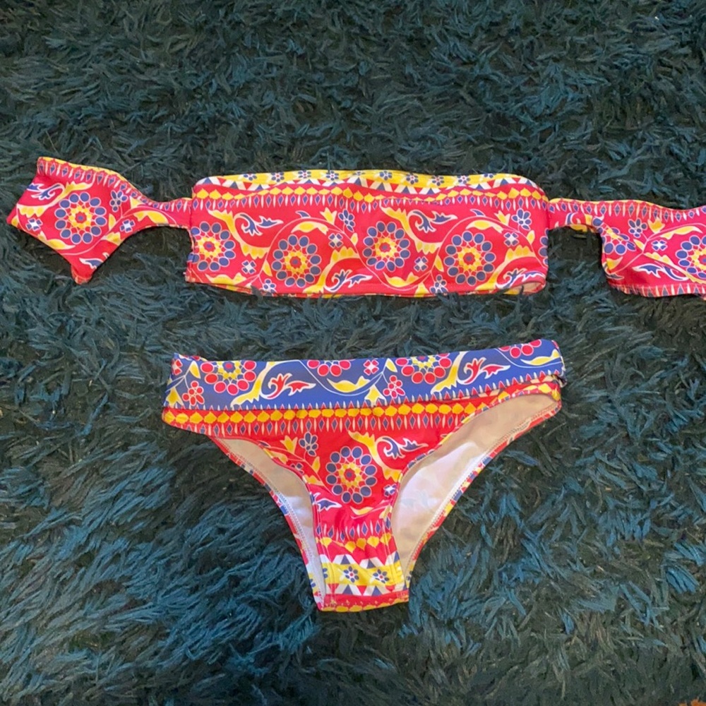 Off shoulder style bikini Small